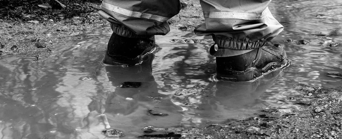 Les boots de pluie faites les craquer