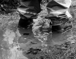 Les boots de pluie faites les craquer