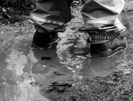 Les boots de pluie faites les craquer