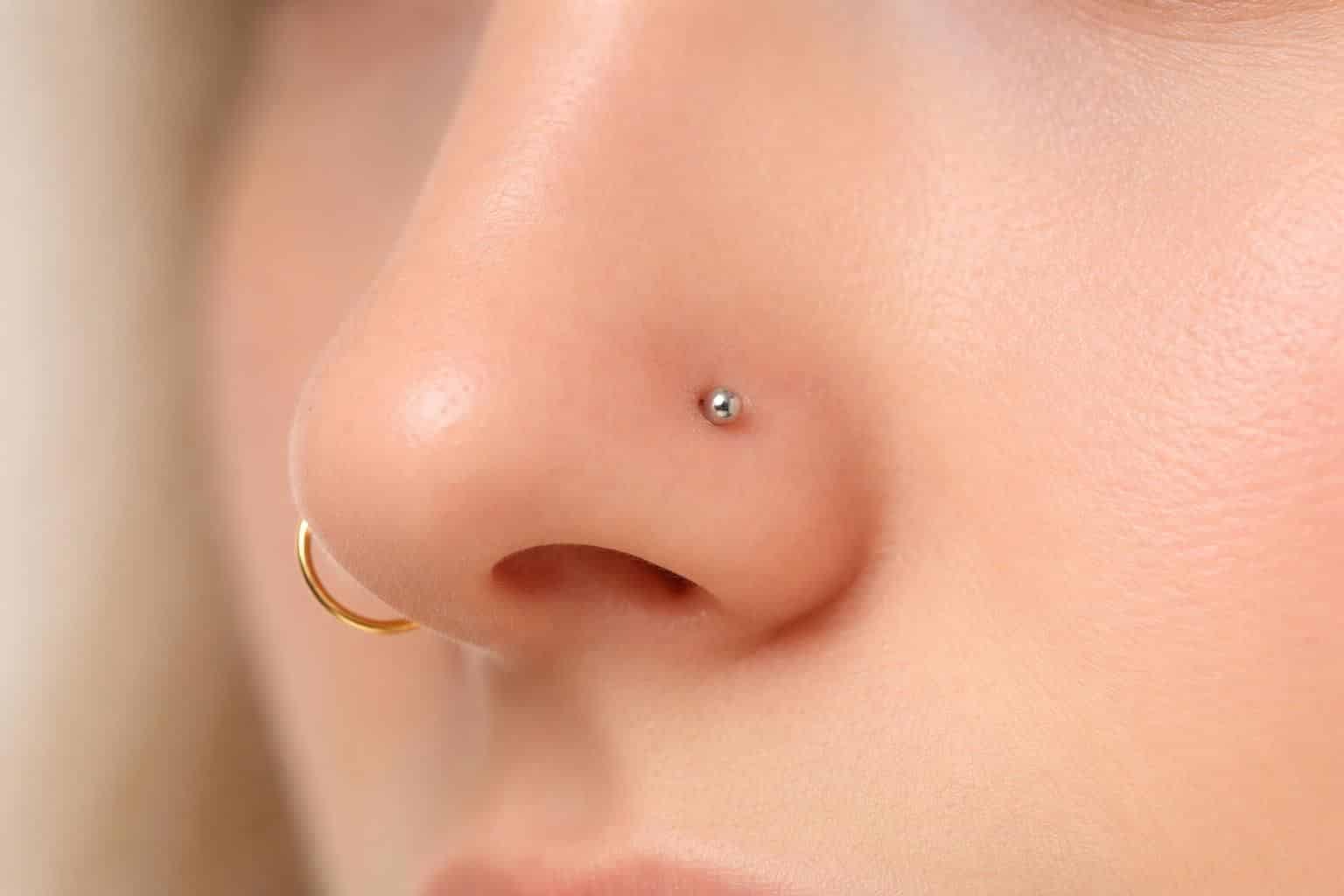 découvrez nos estimations de prix pour un piercing au nez, que ce soit avec un anneau ou une tige, et choisissez la meilleure option selon votre style et budget.