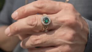 découvrez comment rendre votre bijou personnalisé vraiment unique grâce à des astuces créatives et des choix de matériaux originaux. exprimez votre style et vos émotions à travers un bijou qui vous ressemble.