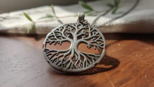 découvrez la symbolique profonde des bijoux arbre de vie et leur signification liée à la croissance, à la connexion et à l'harmonie.