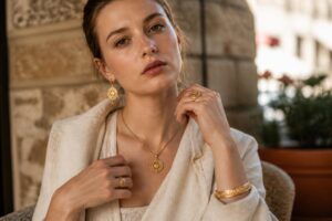 découvrez les aparanjan bijoux, où la tradition rencontre la modernité pour créer des pièces uniques alliant élégance intemporelle et design contemporain.