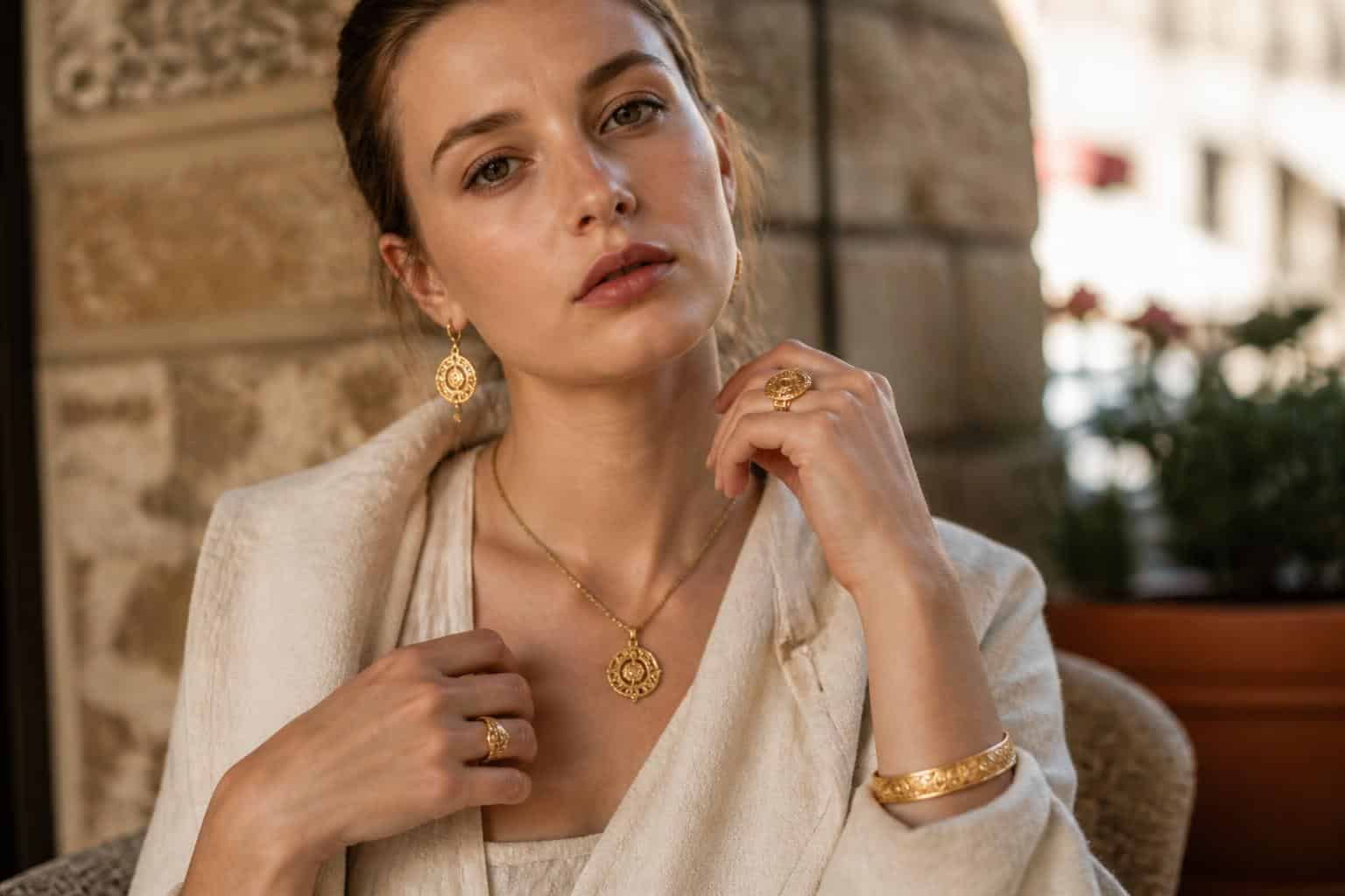 découvrez les aparanjan bijoux, où la tradition rencontre la modernité pour créer des pièces uniques alliant élégance intemporelle et design contemporain.
