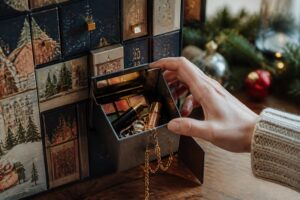 découvrez pourquoi le calendrier de l'avent bijoux et maquillage est le cadeau idéal pour noël, alliant surprise, élégance et beauté jour après jour.