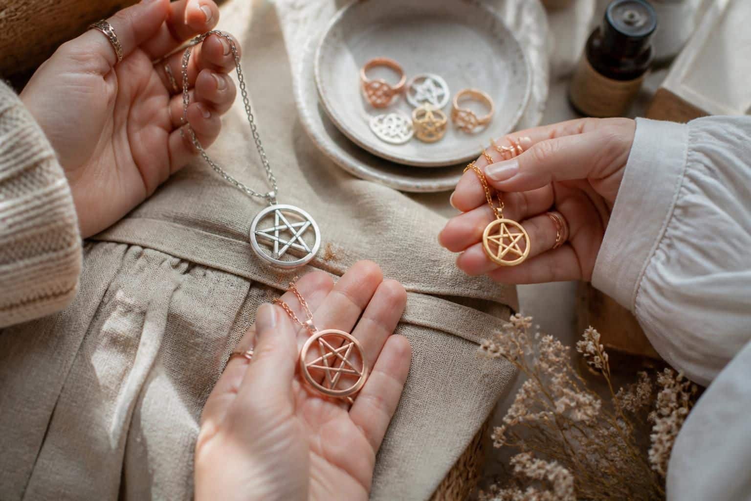 découvrez comment choisir des bijoux pentacle qui reflètent parfaitement votre style et votre personnalité, pour une allure unique et harmonieuse.