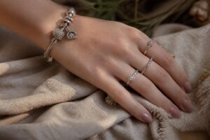 découvrez la nouvelle collection 2024 des bijoux pandora, alliant élégance et originalité pour sublimer votre style au quotidien.